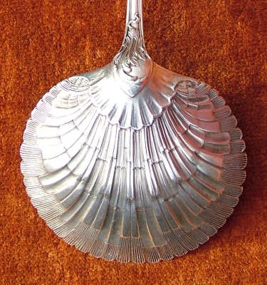 detail of a strawberry spoon (22.4 cm long, silver-plated brass) made in Rocaille style in 1909