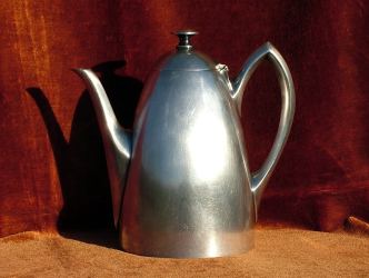 Wellner silver-plated 140 cl coffee-pot with a very elaborated modern design, made circa 1920