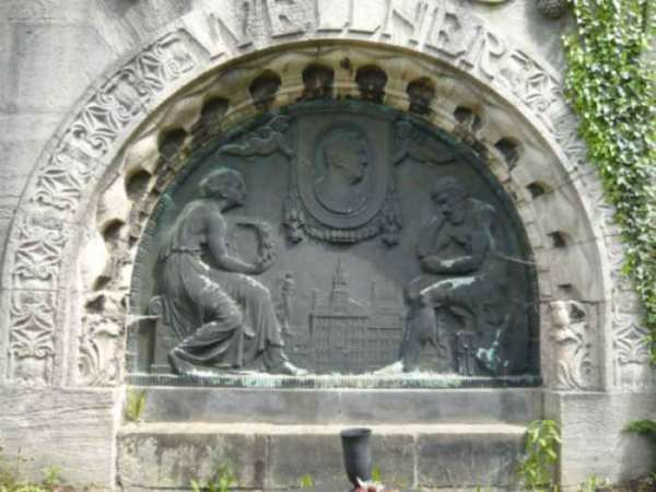 August Wellner's gravestone in Aue cemetery