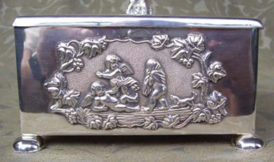 box with cherubs decoration