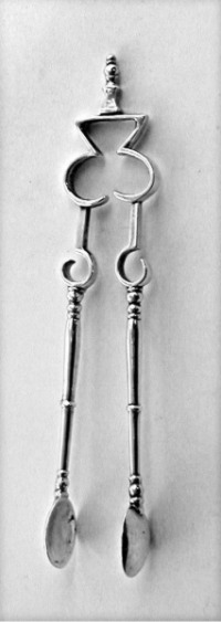 Early Andiron Tongs seen from 1690 to 1720